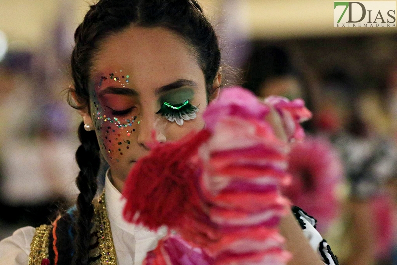 El ambiente de Carnaval continua de plaza en plaza en Badajoz