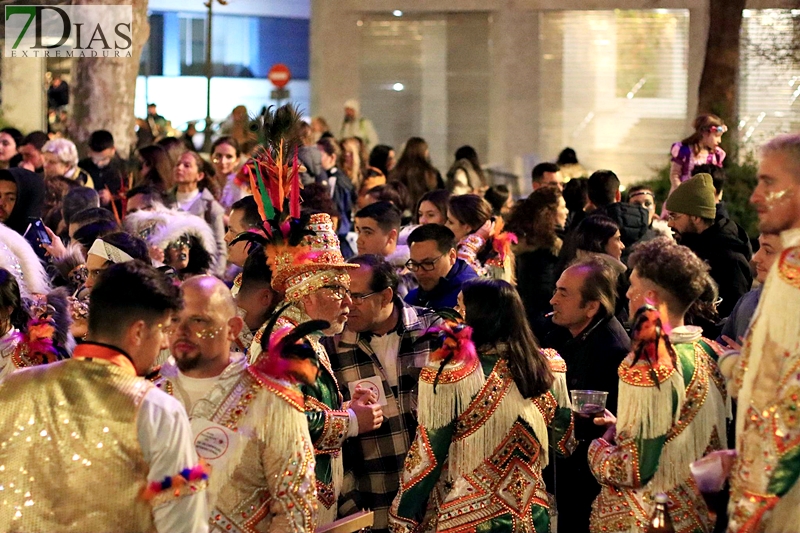 El ambiente de Carnaval continua de plaza en plaza en Badajoz