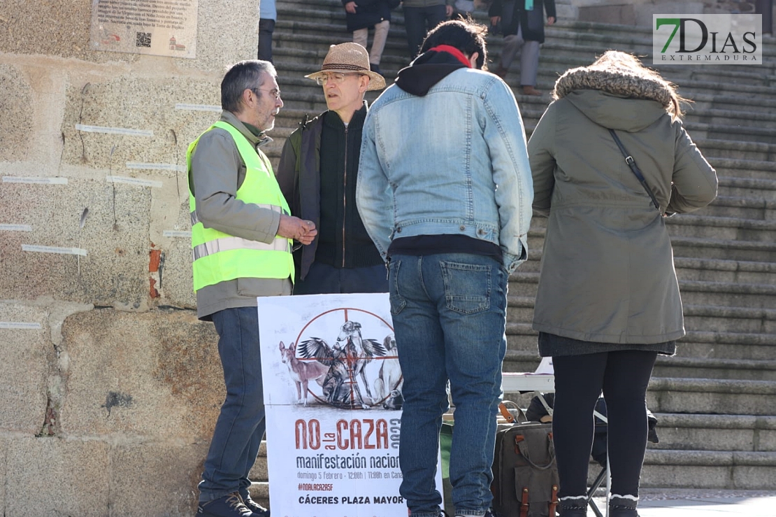 Manifestación contra la caza en Cáceres: &quot;Ni galgos ni podencos son vuestros instrumentos&quot;