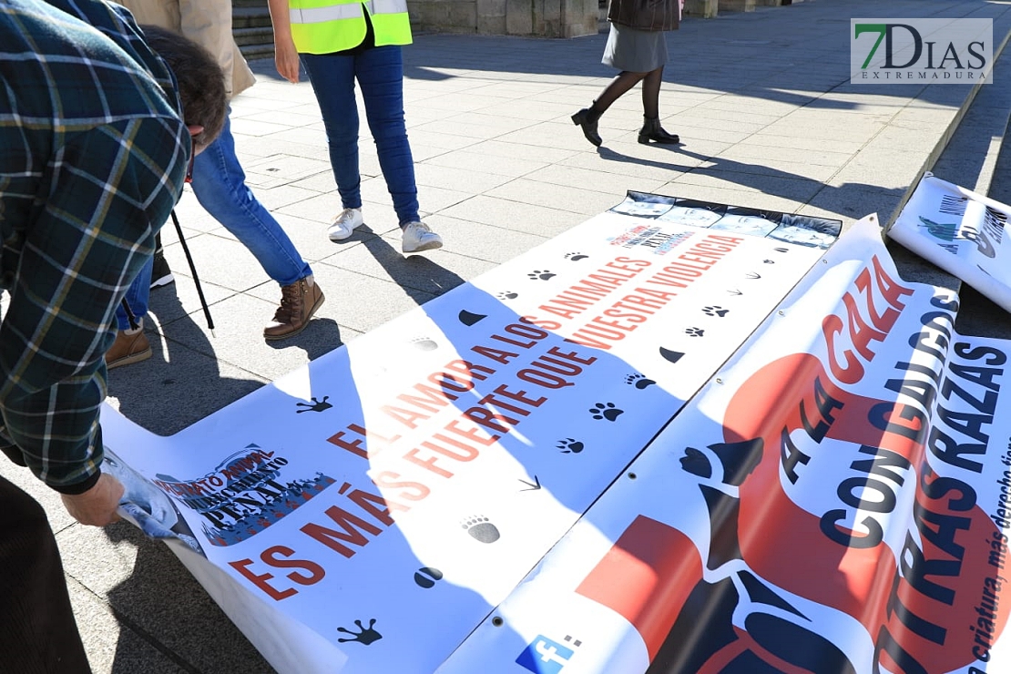 Manifestación contra la caza en Cáceres: &quot;Ni galgos ni podencos son vuestros instrumentos&quot;
