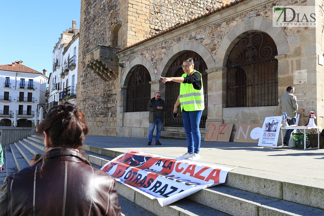 Manifestación contra la caza en Cáceres: &quot;Ni galgos ni podencos son vuestros instrumentos&quot;