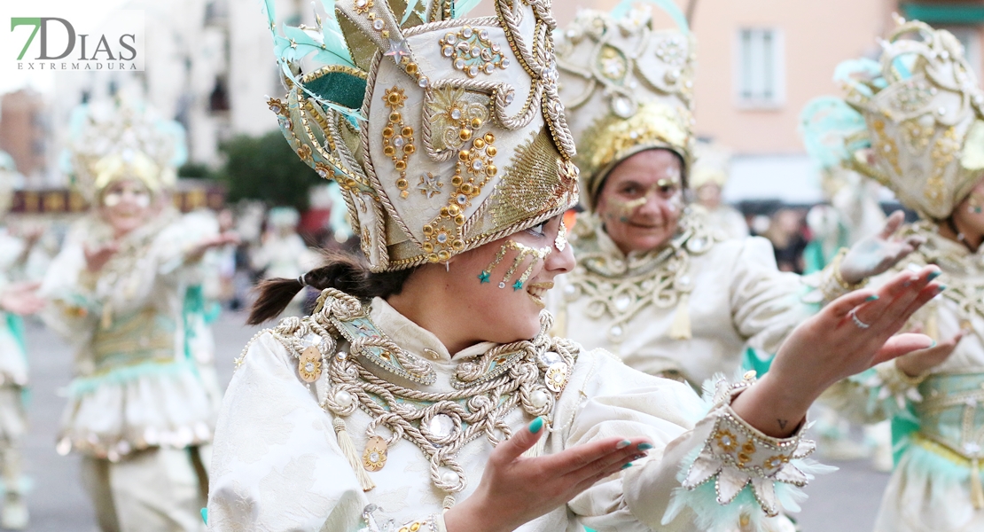 Disfruta de los mejores primeros planos del gran desfile del carnaval 2023