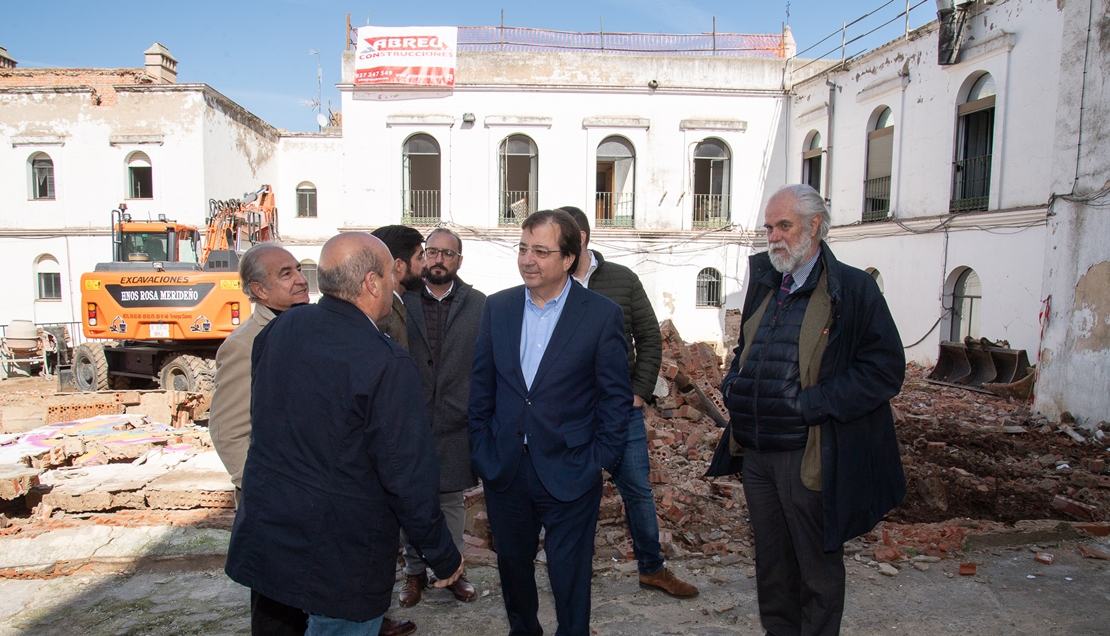 Vara visita las obras del Palacio de Godoy en Cáceres