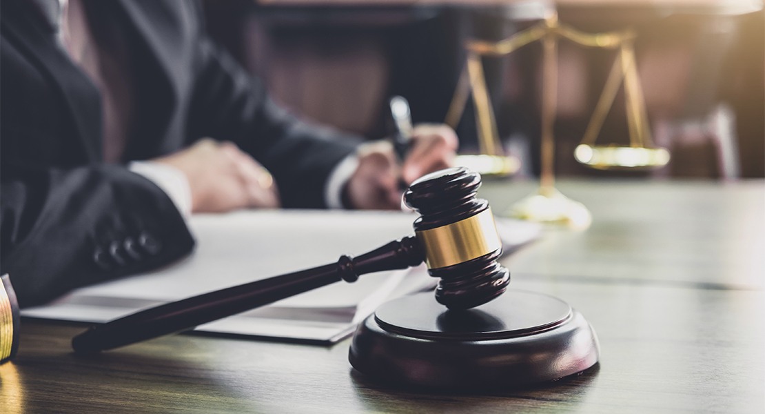 Absuelta en Extremadura una mujer acusada de estafar 345.000 € a un anciano