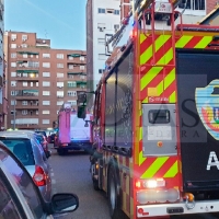 Un incendio en la calle Jesús Rincón Jiménez de Badajoz alerta a los vecinos