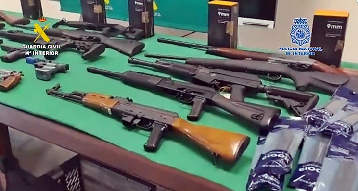 Desarticulan una trama especializada en la compraventa de armas