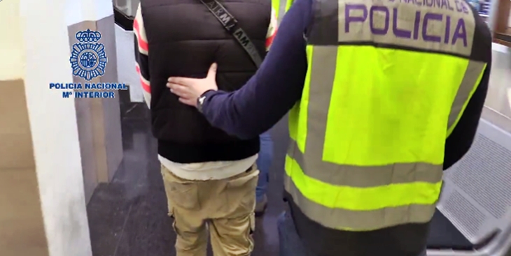 Detenidos como presuntos autores de 98 grafitis en trenes