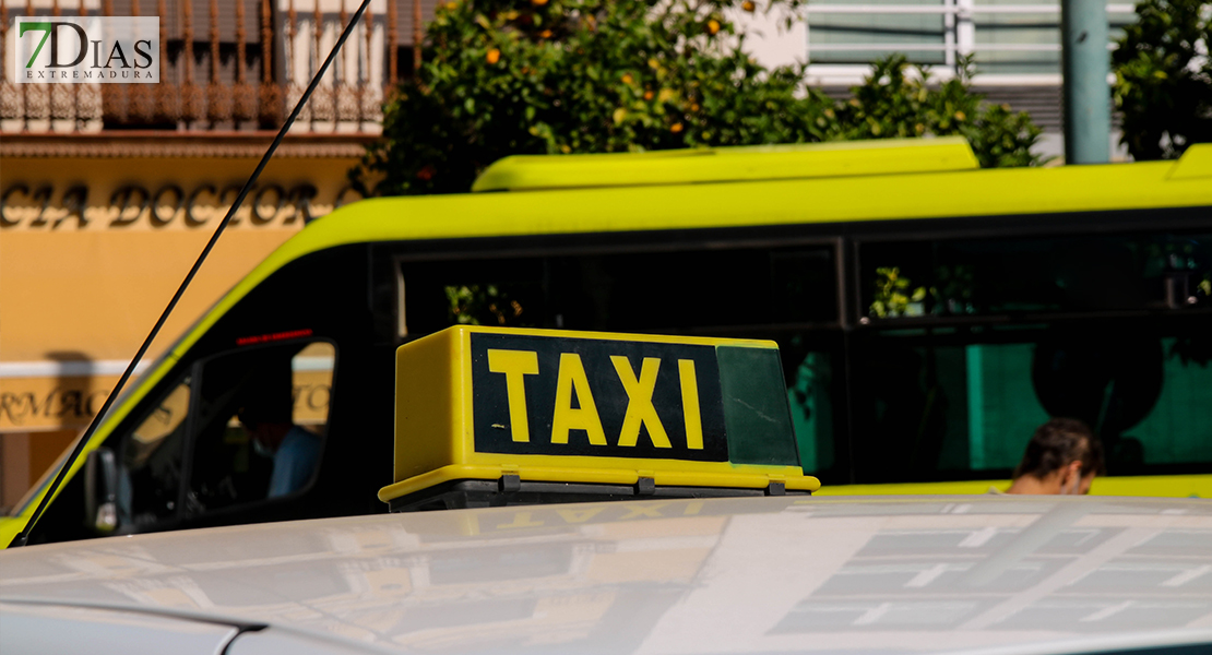 Atracan a un taxista con un gran cuchillo y lo intentan asfixiar en Badajoz