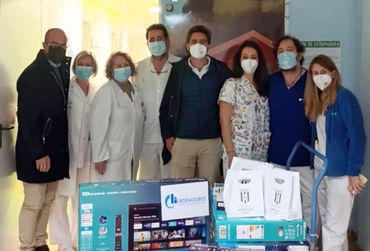El Mérida realiza una donación para la planta de onco-hematología infantil