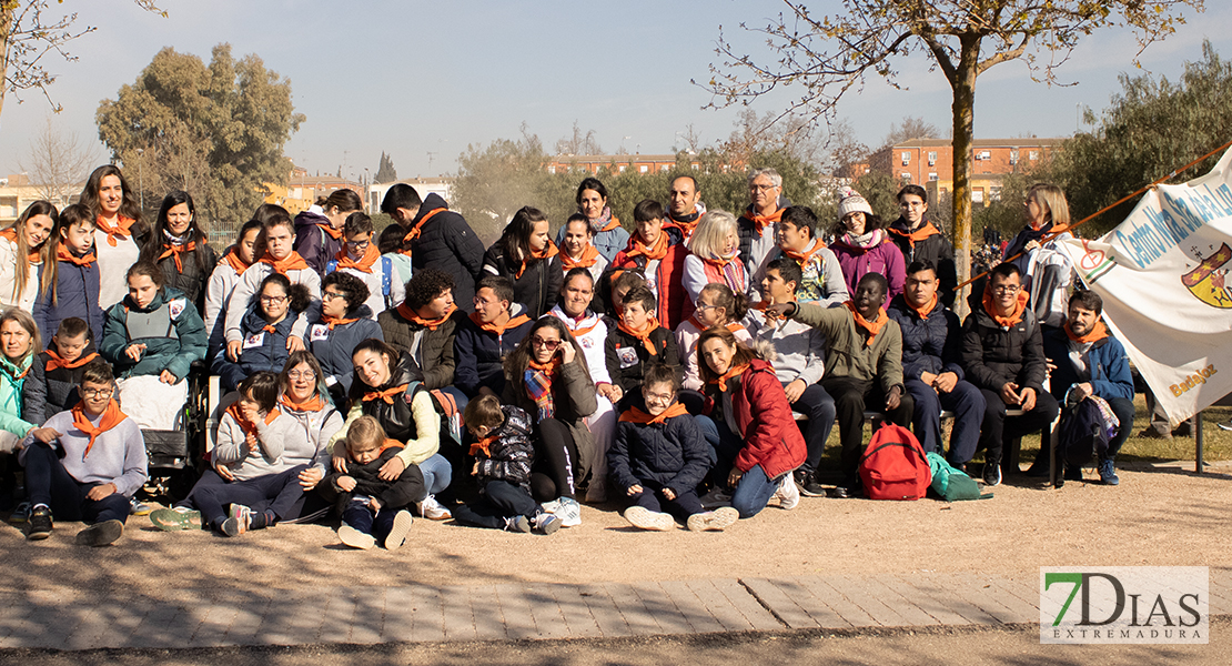 Niños y mayores disfrutan de las actividades por el Día de Extremadura en la Escuela