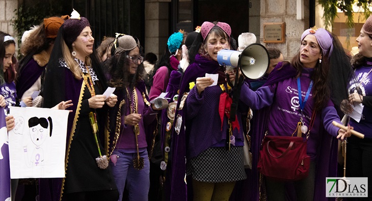 1200 personas se manifiestan en Badajoz este 8M