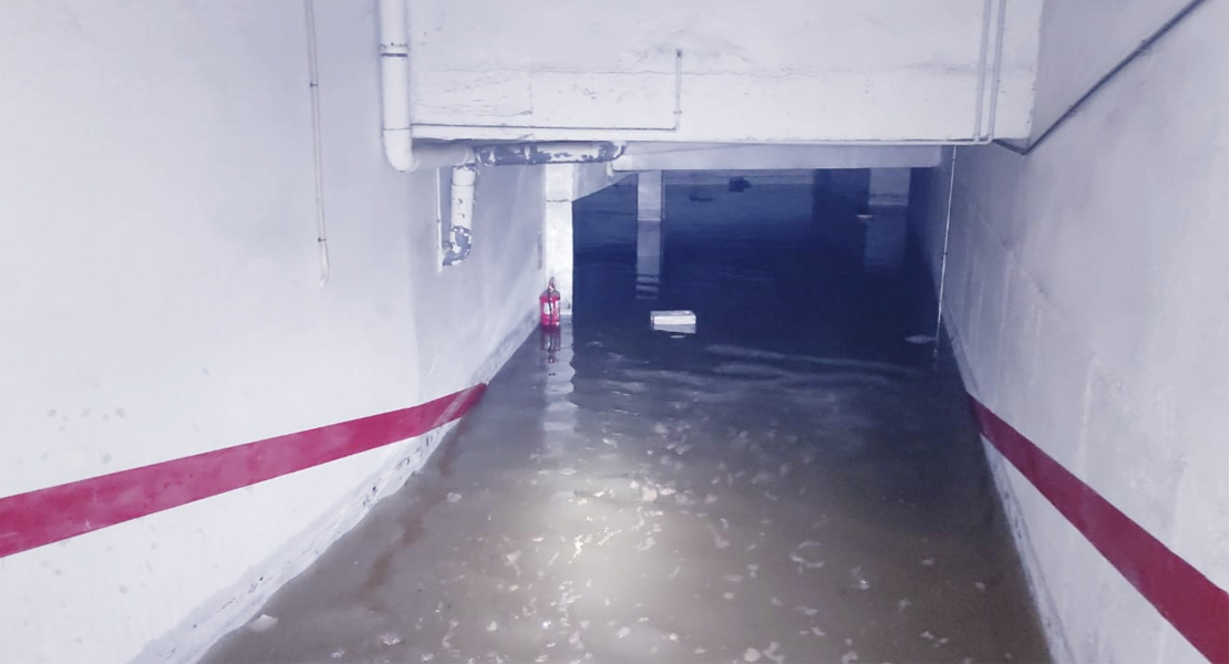 Se inunda un parking en Badajoz: &quot;Los coches ni se veían&quot;