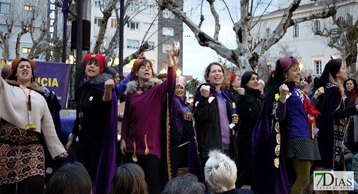 1200 personas se manifiestan en Badajoz este 8M
