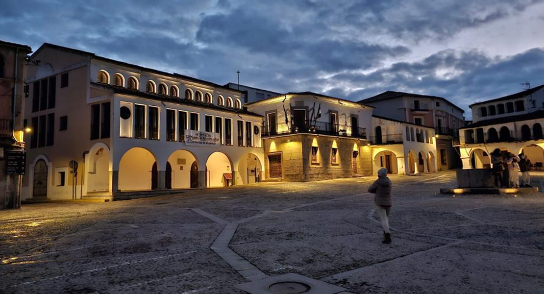 Así luce la Plaza Mayor de Garrovillas con el nuevo cambio