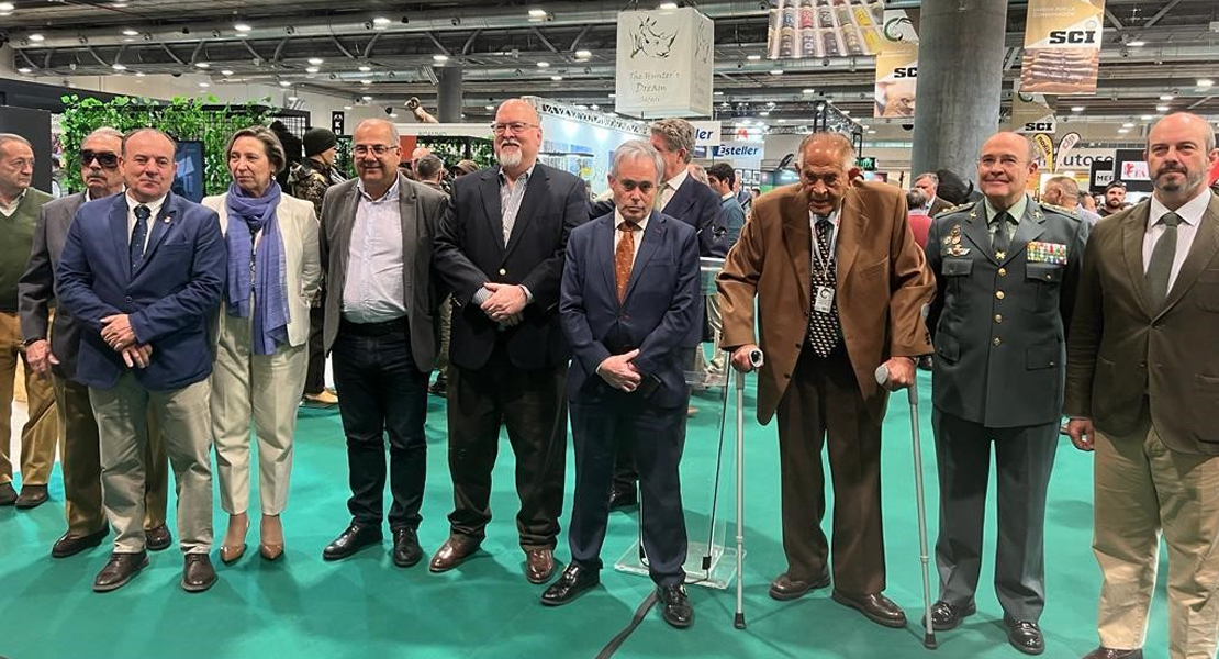 La Junta de Extremadura recibe un premio por su apoyo a la caza La Junta de Extremadura recibe un premio por su apoyo a la caza