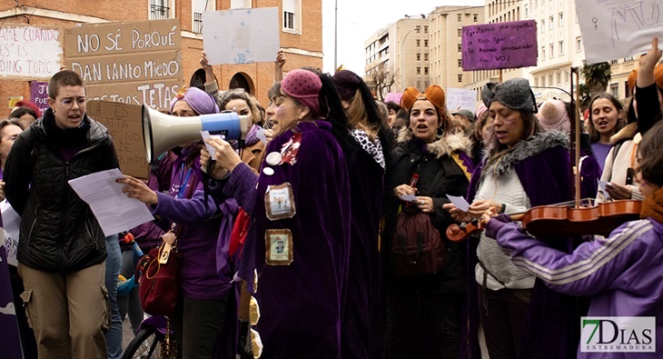 1200 personas se manifiestan en Badajoz este 8M
