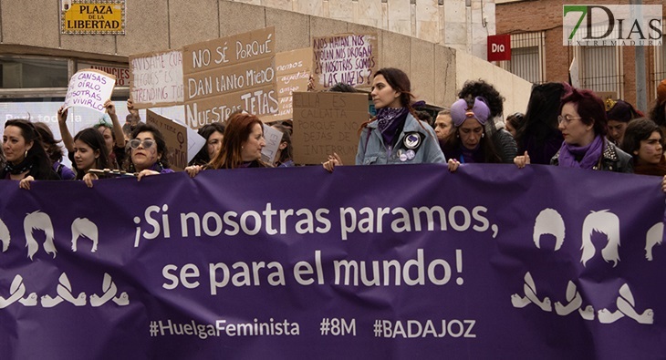 1200 personas se manifiestan en Badajoz este 8M