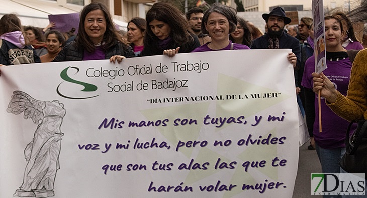 1200 personas se manifiestan en Badajoz este 8M