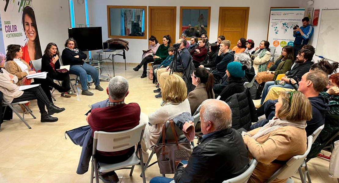 De Miguel aboga por que el vector territorial esté presente en la lucha feminista extremeña