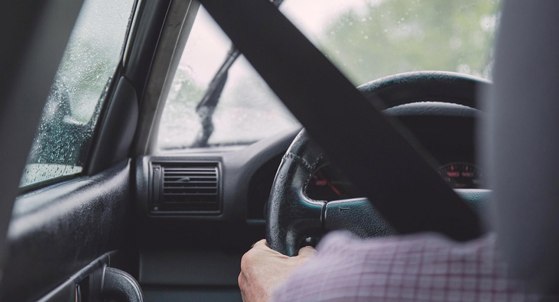 El aviso de la DGT para marzo: multará a quien no tenga esto en el coche