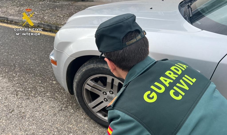 Detenido por pinchar 17 neumáticos a 5 vehículos en la provincia de Cáceres
