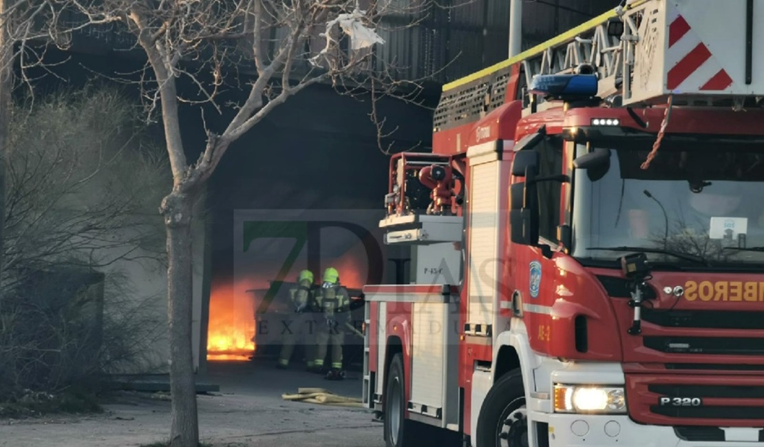 Arde una planta de residuos en Plasencia