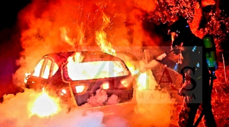 Madrugada de incendios en Badajoz: un punto limpio, coche y bar