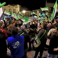 Salvatierra no flaquea. Medio millar de personas se manifiestan contra el Macrovertedero
