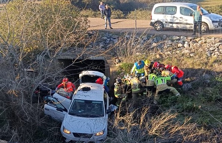 Rescatan a una mujer tras accidentarse en la A5 (Badajoz)