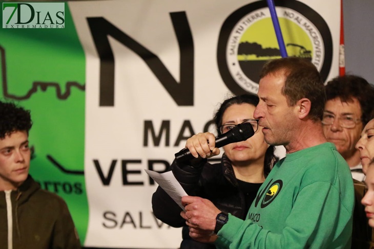 Salvatierra no flaquea. Medio millar de personas se manifiestan contra el Macrovertedero