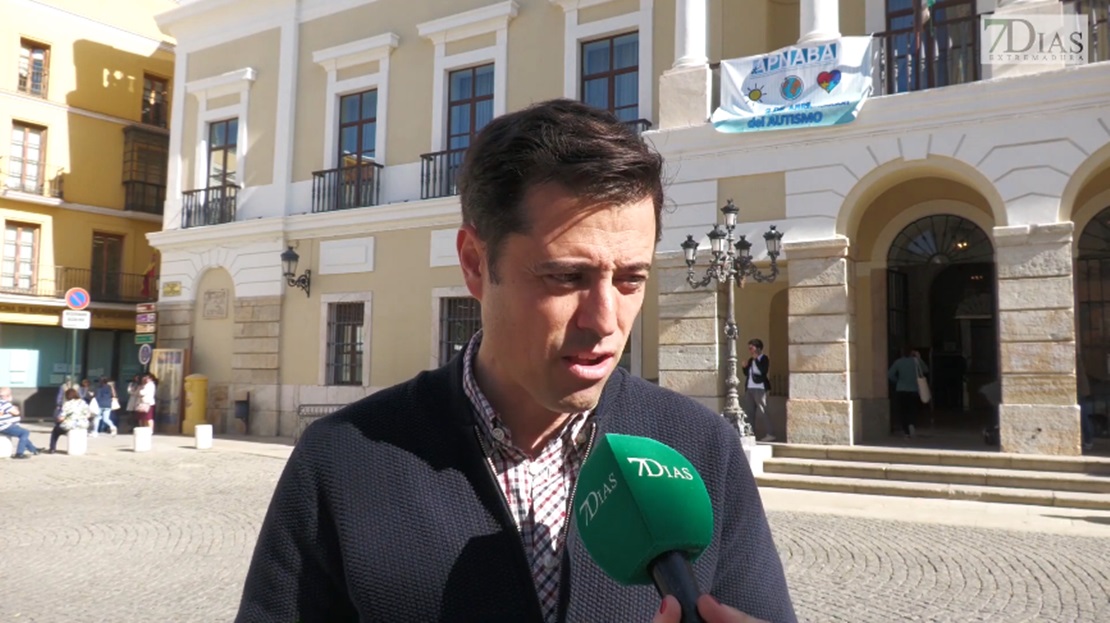 Vélez presenta su candidatura bajo el proyecto &#39;Badajoz 5 Estrellas&#39;