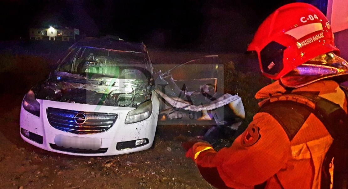 Continúan quemando vehículos en Badajoz, esta noche en Barriada de Llera Continúan quemando vehículos en Badajoz, esta noche en Barriada de Llera