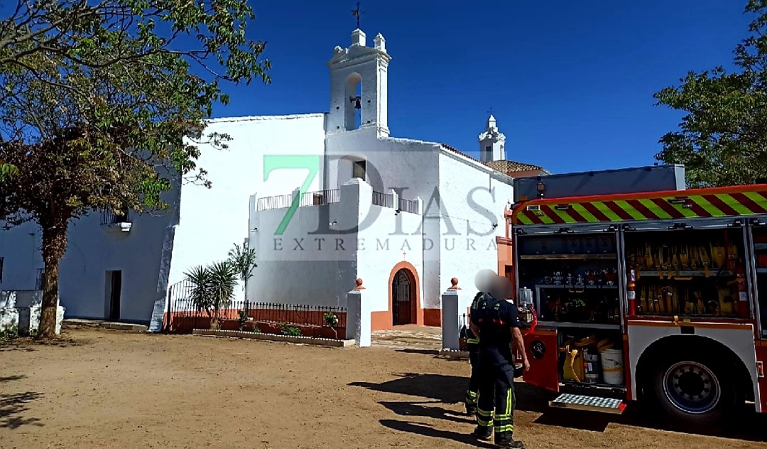 Incendio en un convento en Villalba de los Barros (Badajoz)