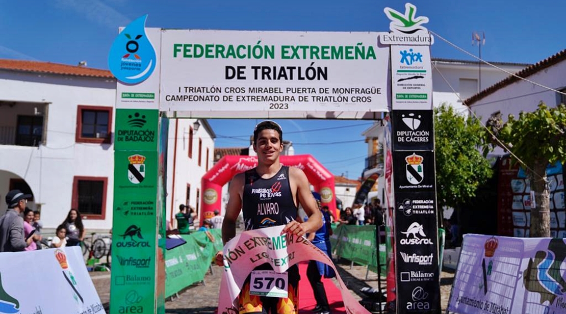 Casi Adrián Álvaro y Marta Jiménez se proclaman campeones de Extremadura de Triatlón Cros