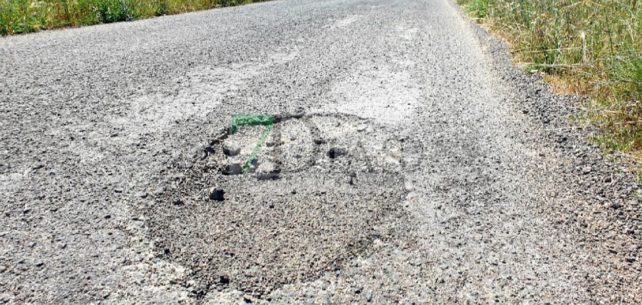 Vecinos de San Vicente: "El estado que presenta la carretera es una vergüenza"
