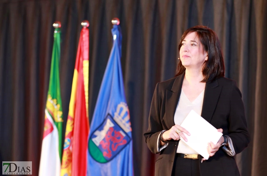 La Asamblea, Komvida y Monago reciben la Medalla de Oro de la Provincia de Badajoz