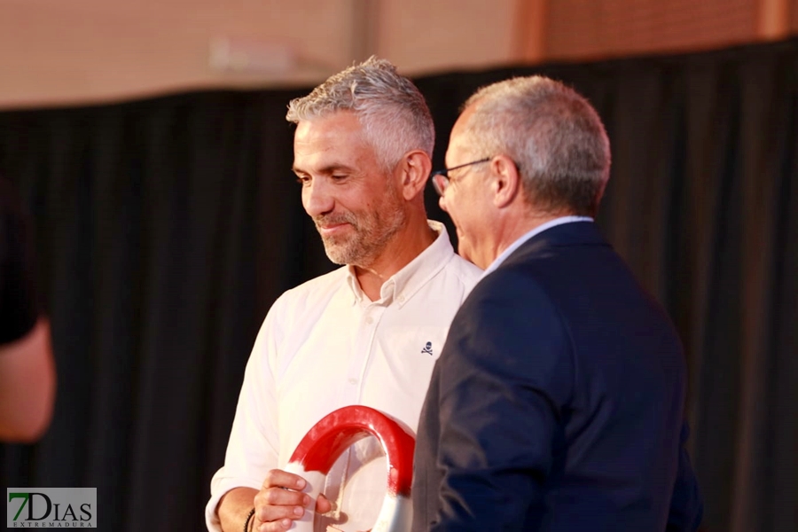 La Asamblea, Komvida y Monago reciben la Medalla de Oro de la Provincia de Badajoz