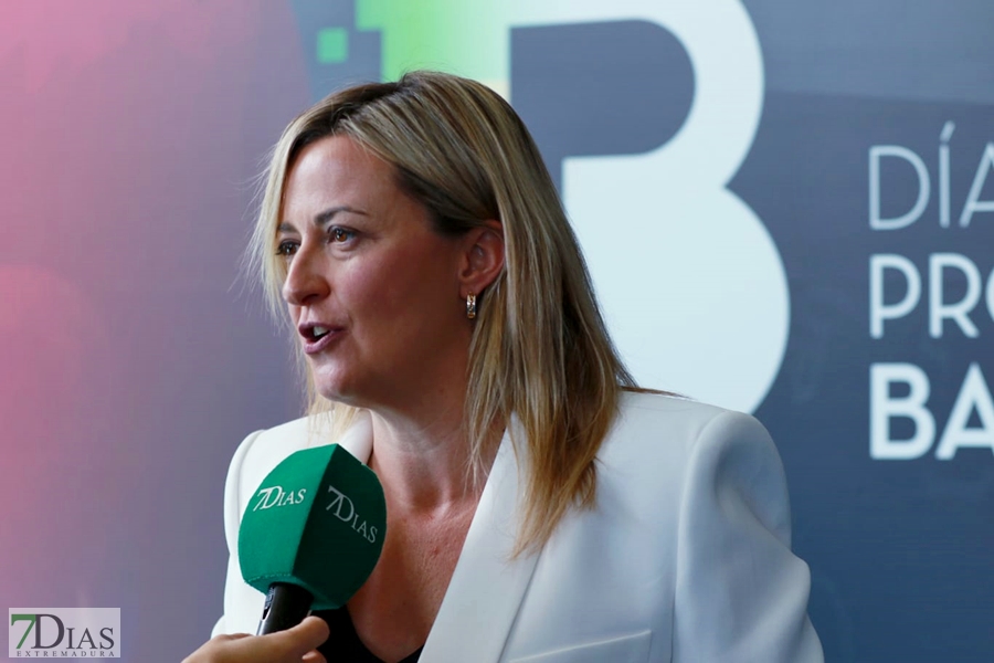 La Asamblea, Komvida y Monago reciben la Medalla de Oro de la Provincia de Badajoz