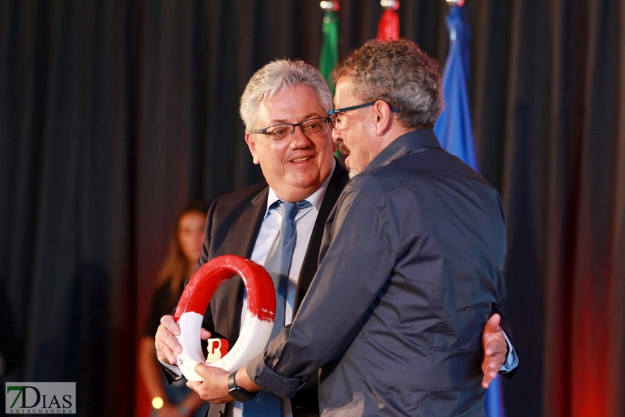La Asamblea, Komvida y Monago reciben la Medalla de Oro de la Provincia de Badajoz