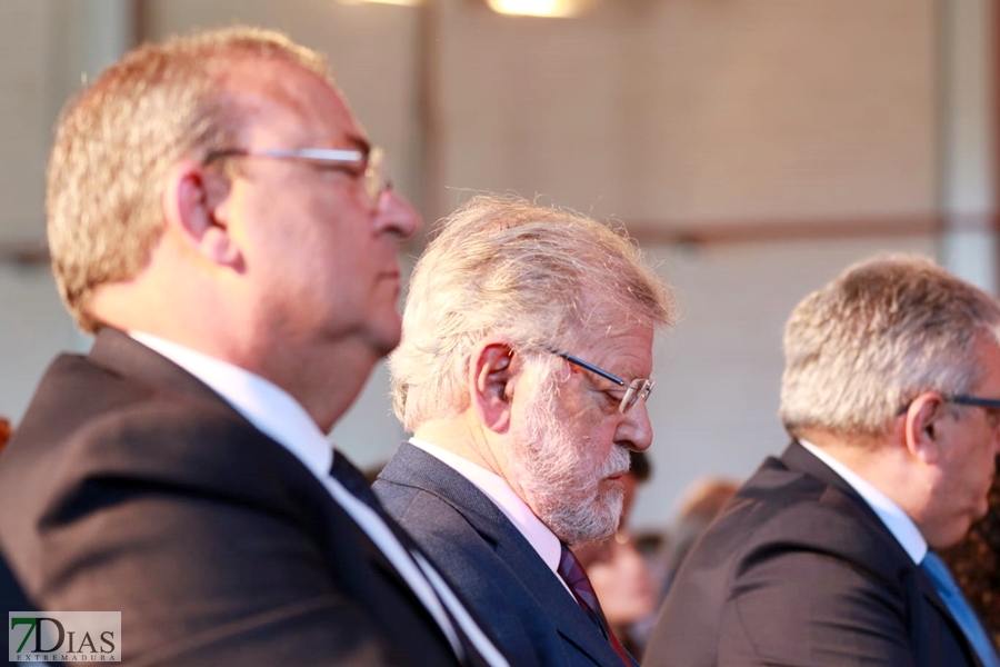 La Asamblea, Komvida y Monago reciben la Medalla de Oro de la Provincia de Badajoz