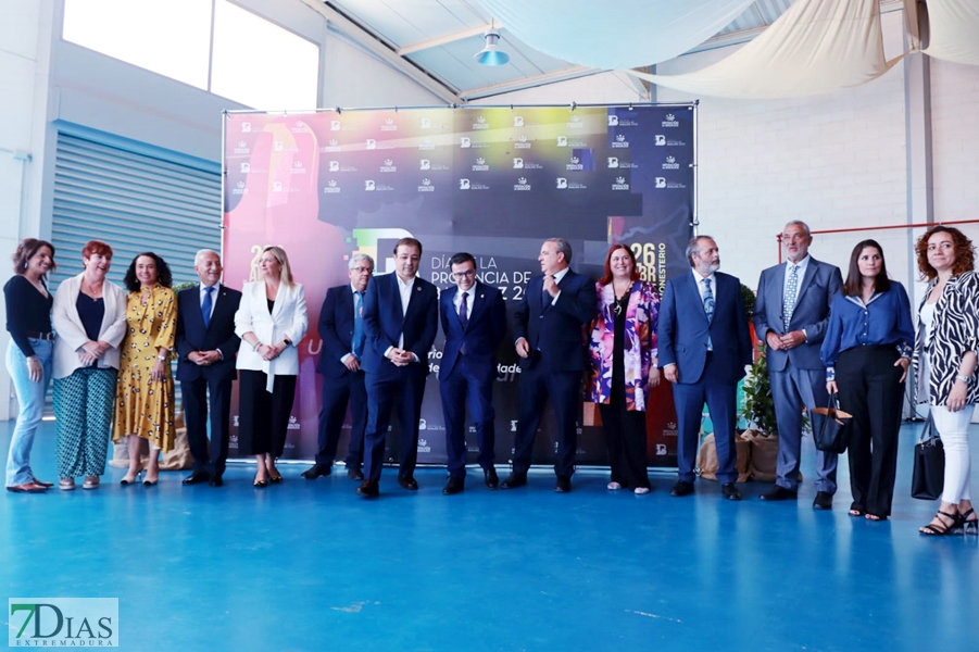 La Asamblea, Komvida y Monago reciben la Medalla de Oro de la Provincia de Badajoz