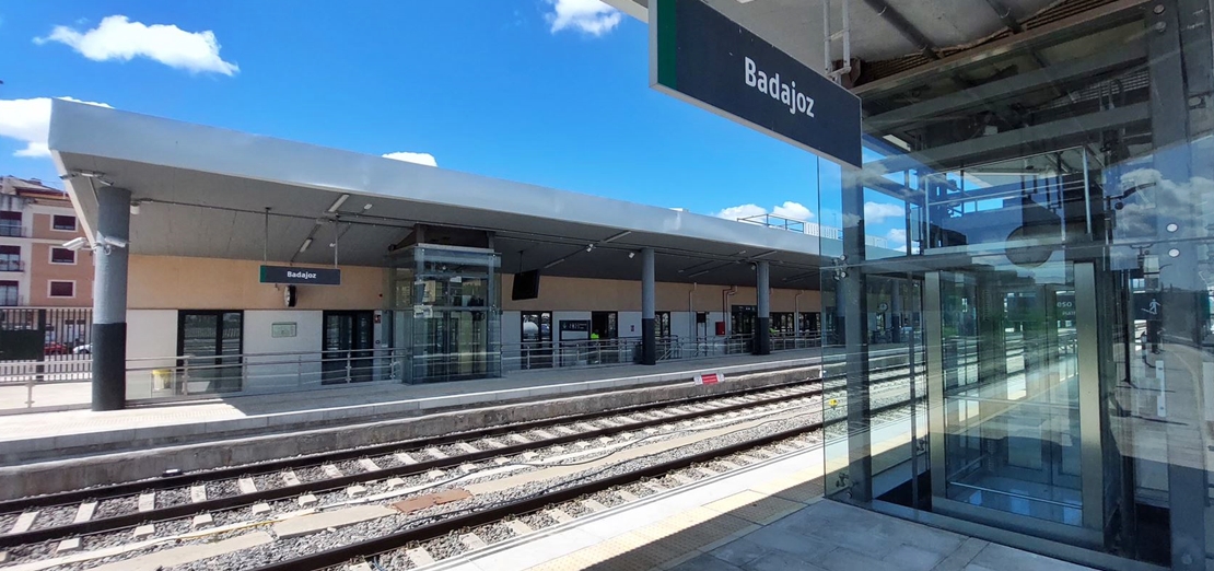 Última fase de las obras de renovación de vías y ampliación de andenes en la estación de Badajoz