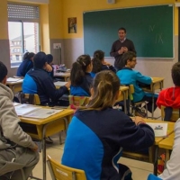UpE lamenta la “escasa valentía del gobierno de Vara para reducir las ratios del sistema educativo”