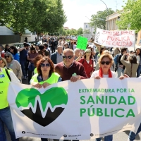 Más de 2.000 personas participaron en la manifestación por la sanidad en Mérida