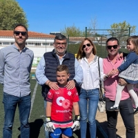 El alcalde recibe al menor de 8 años que sufrió un accidente en Los Santos de Maimona
