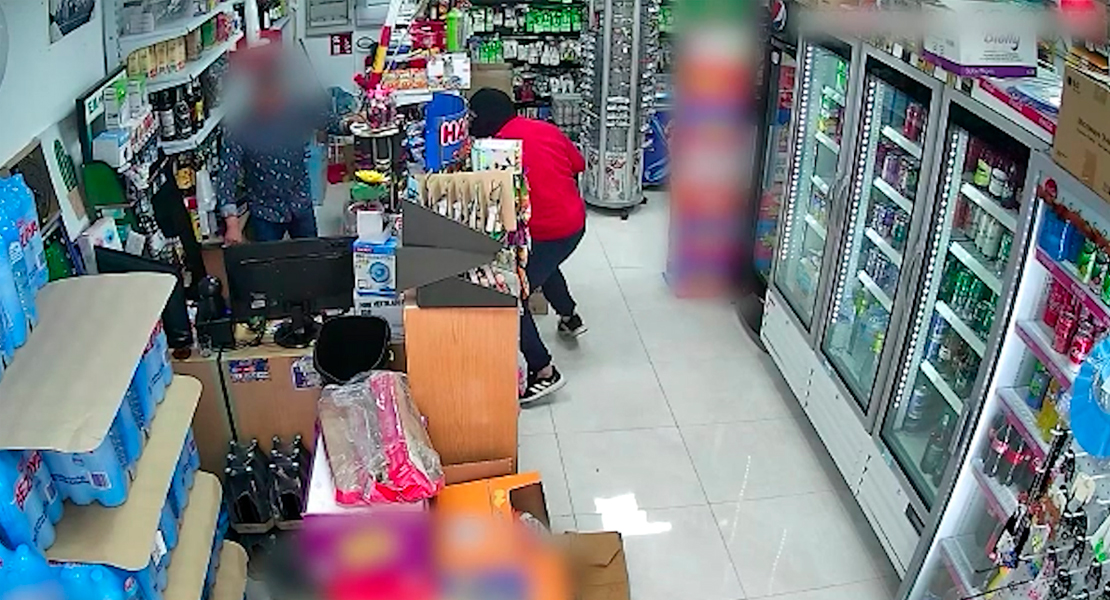 Atraca una tienda y pierde una zapatilla, clave para descubrir que fue él