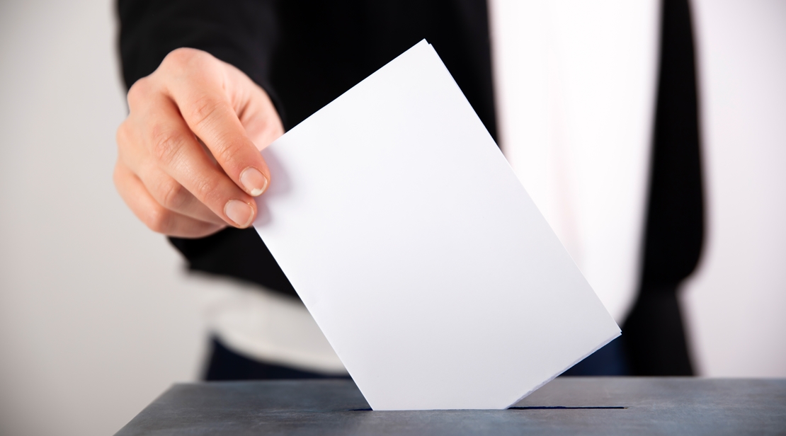 Empleados públicos de Extremadura cobran antes este mes: ¿se considera compra de votos?