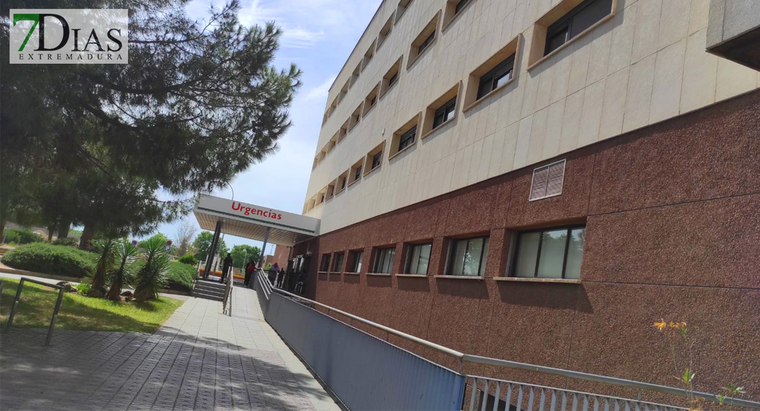Una colisión entre un coche y una moto deja un hombre grave en la EX-105 Una colisión entre un coche y una moto deja un hombre grave en la EX-105