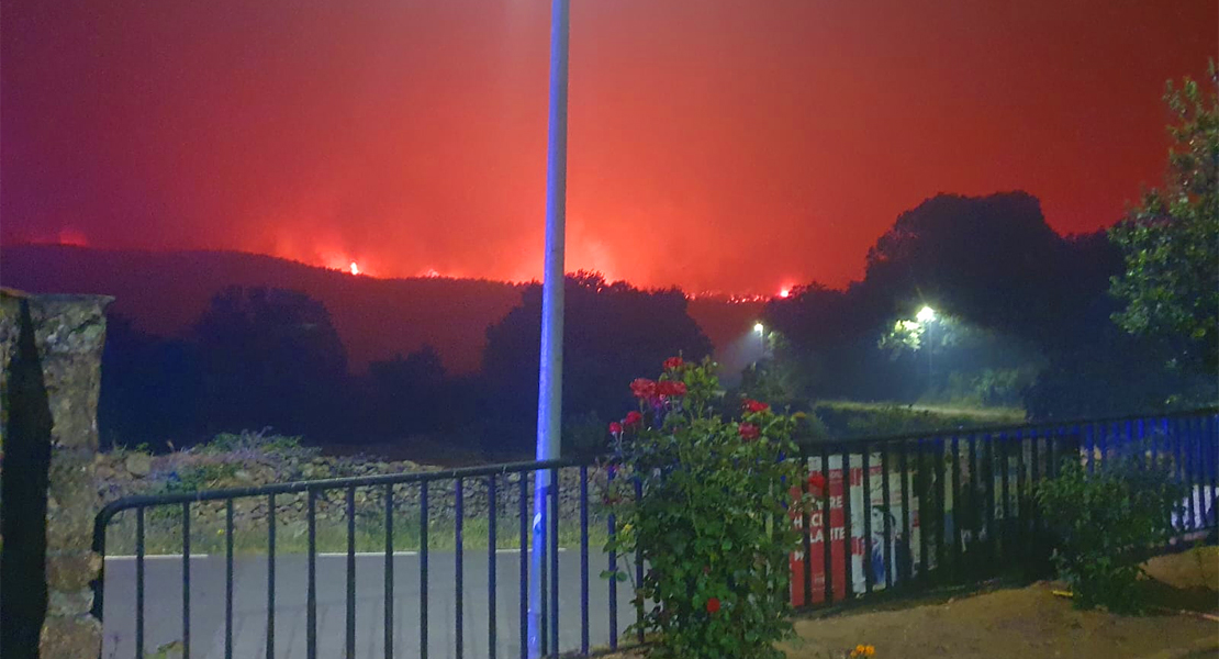 La noche deja malas noticias en el incendio en el norte extremeño