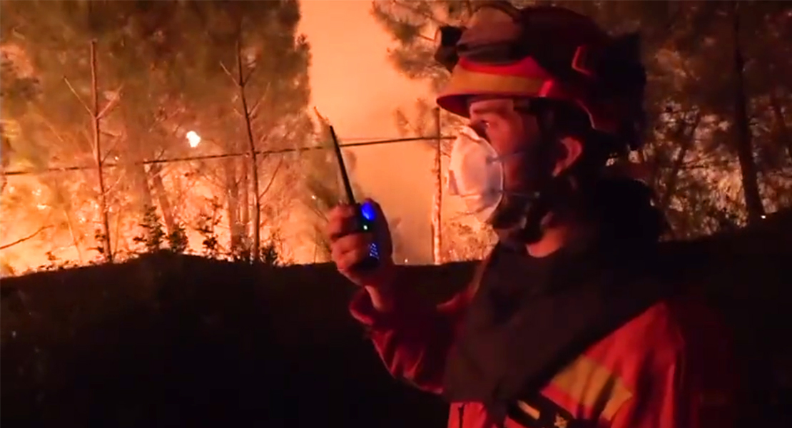 550 personas desalojadas ante el avance del fuego